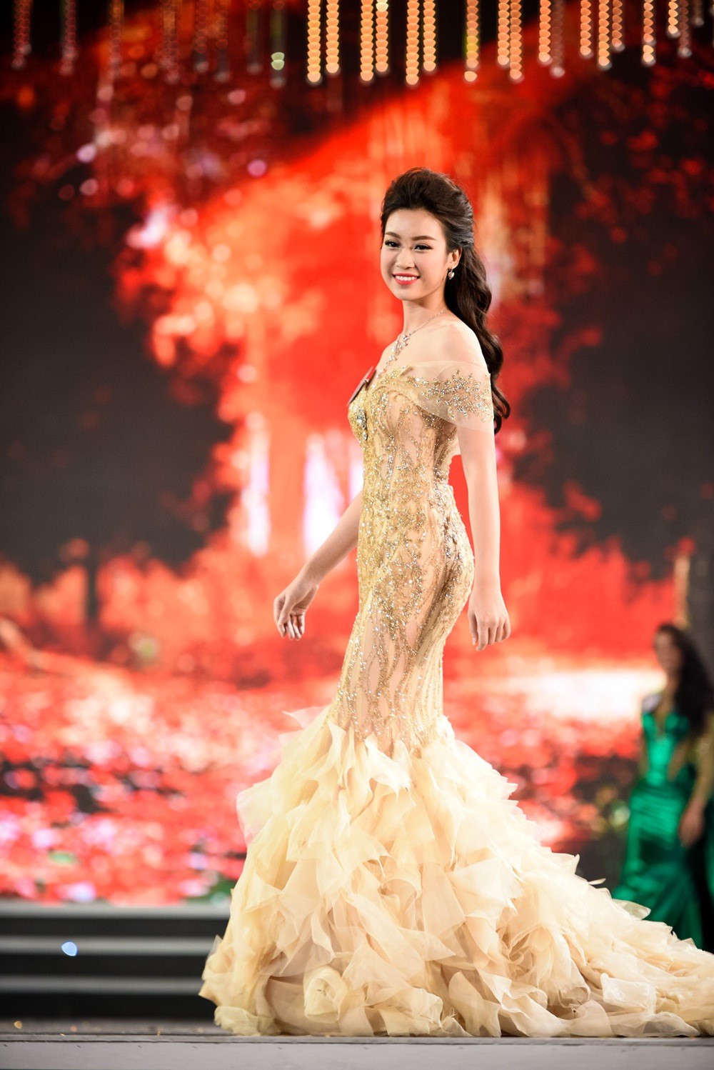 Nhan sắc Việt: Nỗ lực vẫn chưa th&agrave;nh - Ảnh 1.