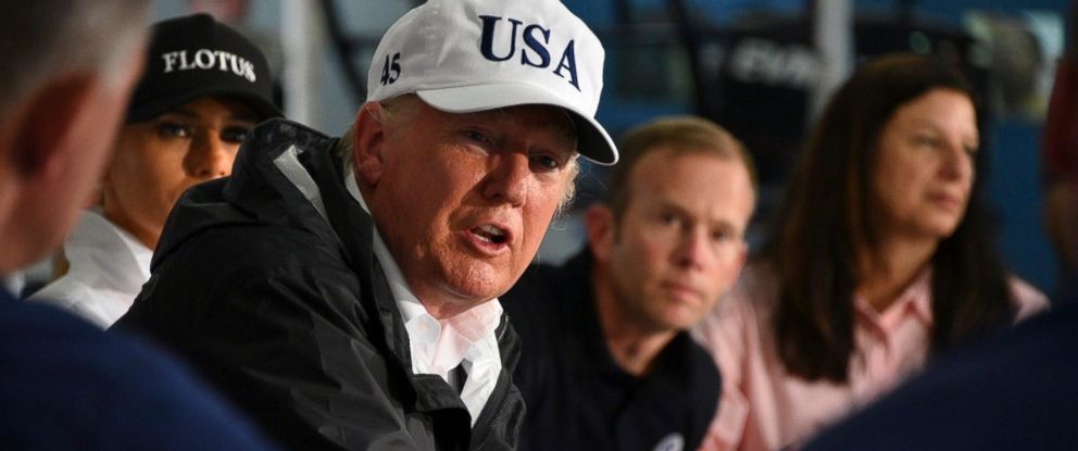 &Ocirc;ng Donald Trump quy&ecirc;n g&oacute;p 1 triệu USD cứu trợ sau b&atilde;o Harvey - Ảnh 1.