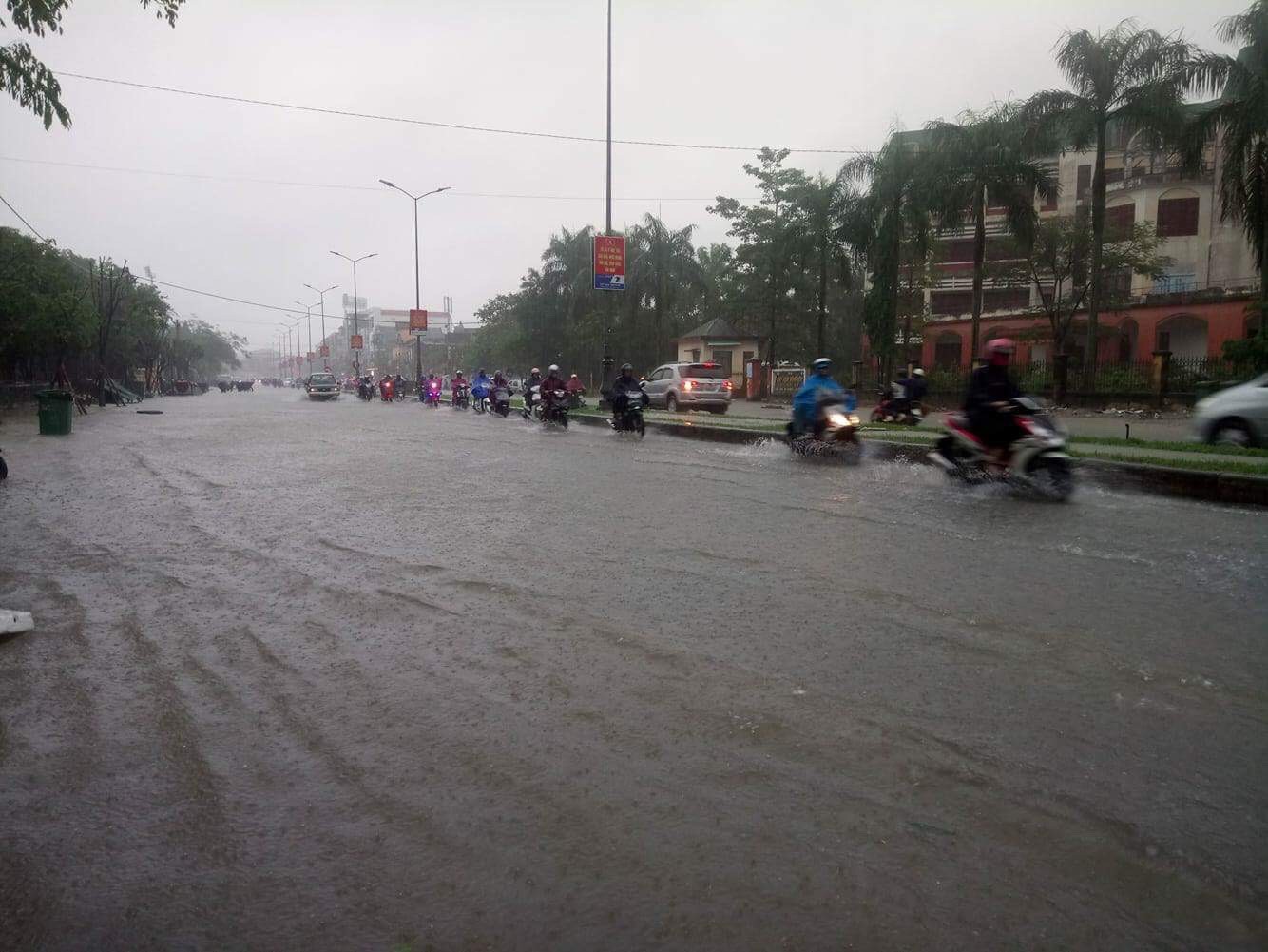 Nước sông Hương lại lên, Huế đối mặt đợt lũ thứ 3?
