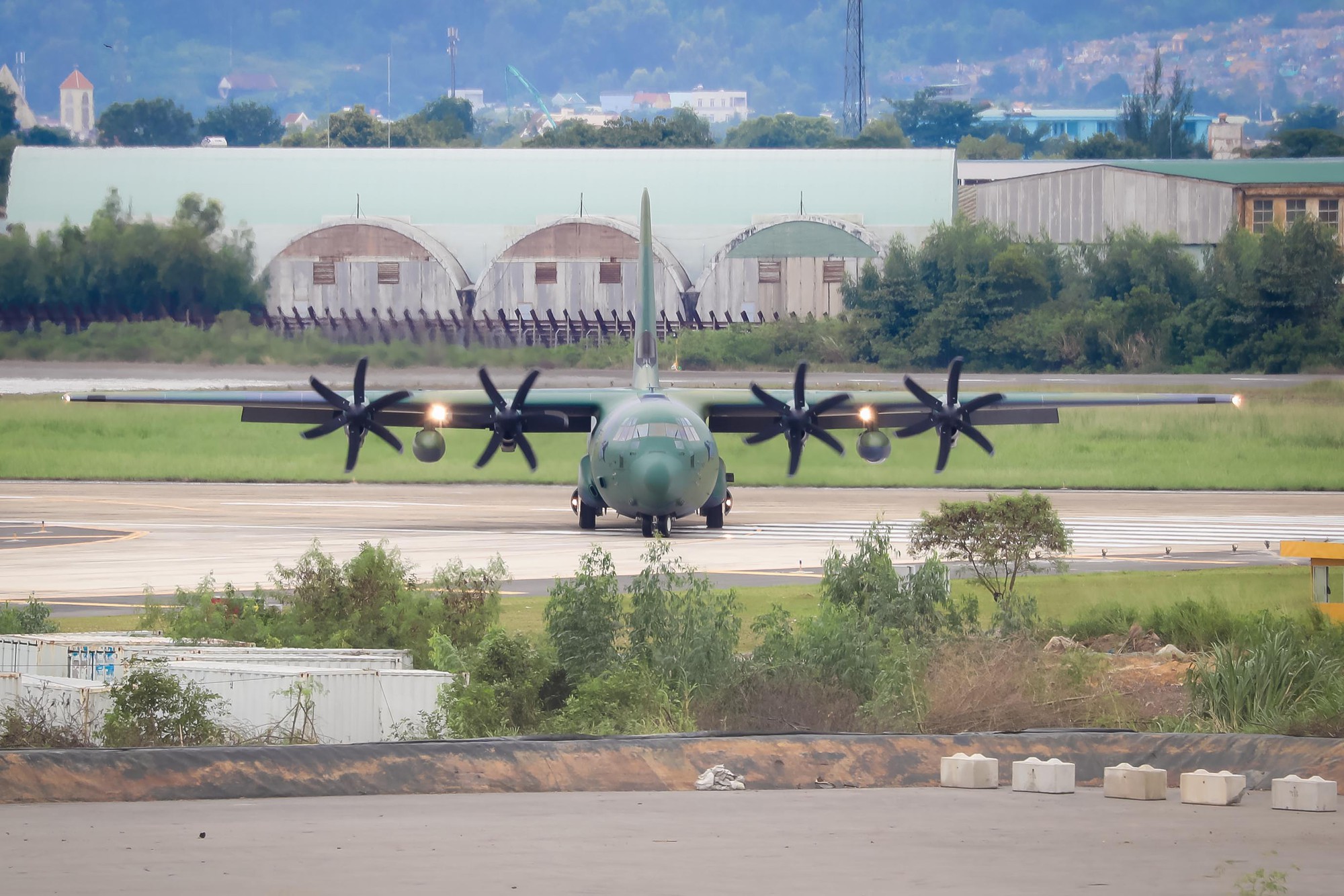 APEC 2017: Marine One bay thử, kh&ocirc;ng qu&acirc;n H&agrave;n Quốc xuất hiện - Ảnh 1.