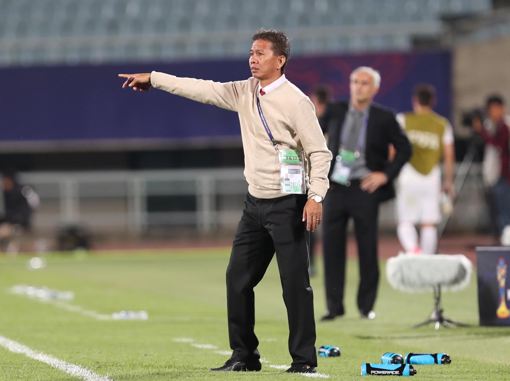 HLV Hoàng Anh Tuấn không lên U23, chọn U15 - Ảnh 1.