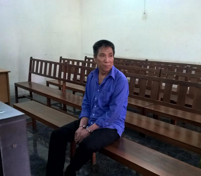 Ghen tuông, đổ xăng đốt tình địch và tình cũ