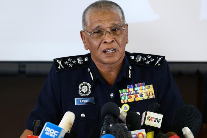 
Ph&oacute; Tổng Thanh tra Cảnh s&aacute;t Tan Sri Noor Rashid Ibrahim tại cuộc họp b&aacute;o h&ocirc;m 19-2. Ảnh: REUTERS
