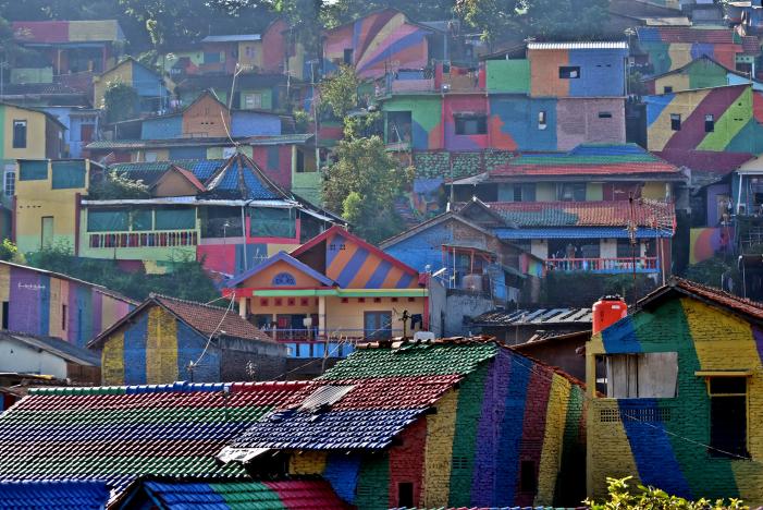 Indonesia: Khu ổ chuột lột x&aacute;c th&agrave;nh điểm du lịch độc đ&aacute;o - Ảnh 2.