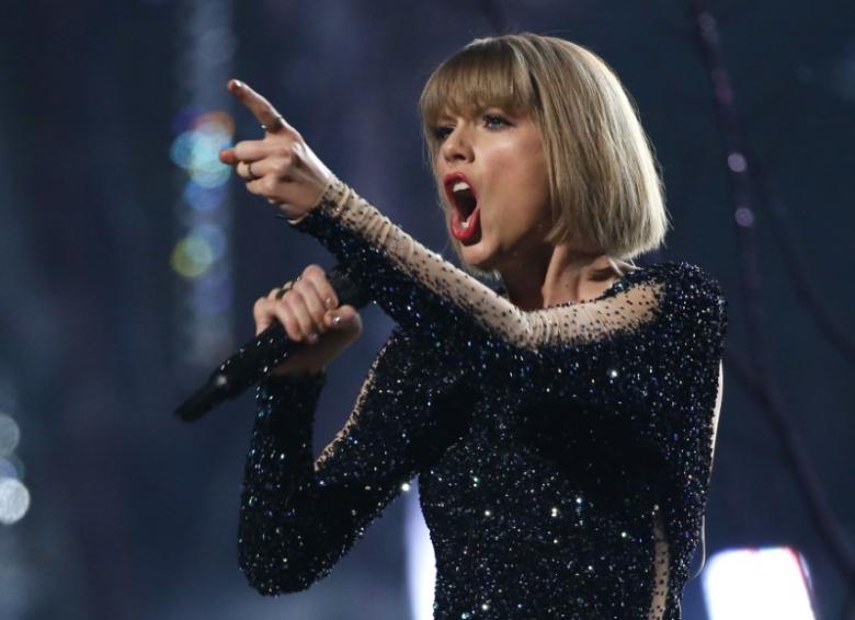 Taylor Swift kiếm tiền ít đi, rapper Sean Combs soán ngôi