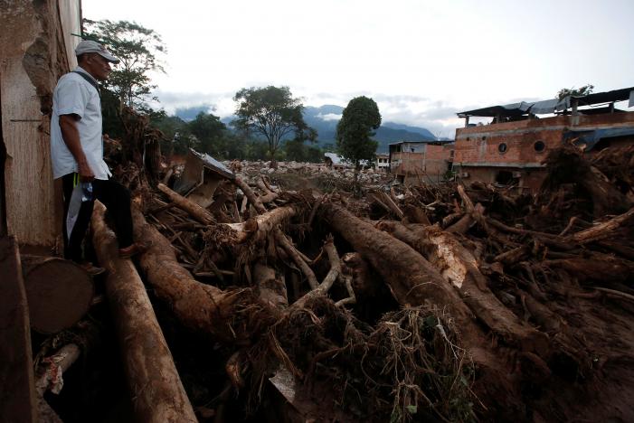Khung cảnh tan hoang sau vụ việc. Ảnh Reuters