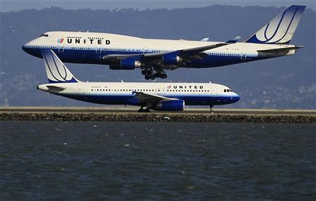 Lý giải vụ việc United Airlines kéo lê hành khách