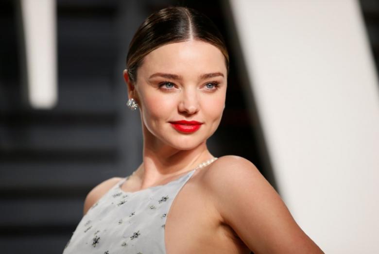 Siêu mẫu Miranda Kerr nộp lại quà tặng từ tỉ phú