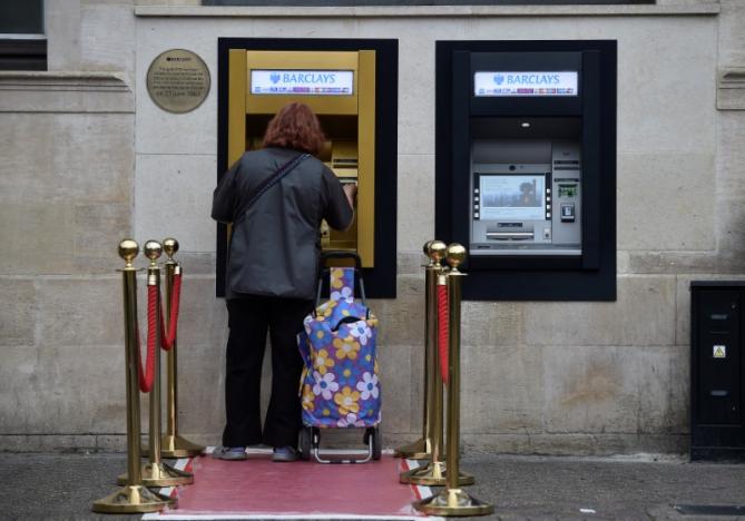 Máy ATM đầu tiên được phủ vàng