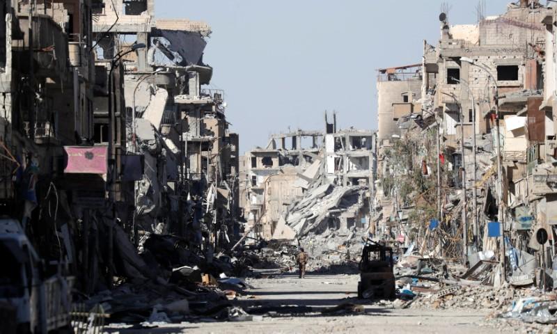 Nga tố li&ecirc;n qu&acirc;n Mỹ &ldquo;rải thảm bom&rdquo; ở Raqqa - Ảnh 2.