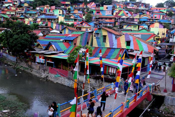Indonesia: Khu ổ chuột lột x&aacute;c th&agrave;nh điểm du lịch độc đ&aacute;o - Ảnh 3.