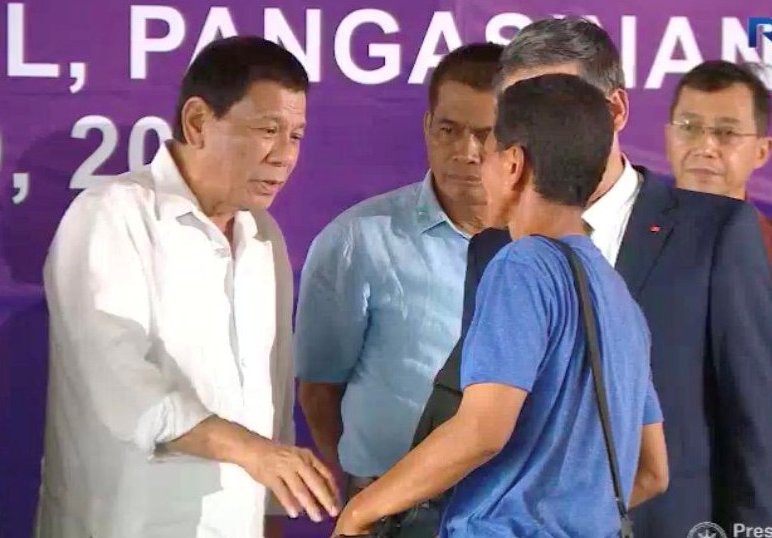 Tổng thống Duterte tiễn ngư dân và tàu cá Phú Yên