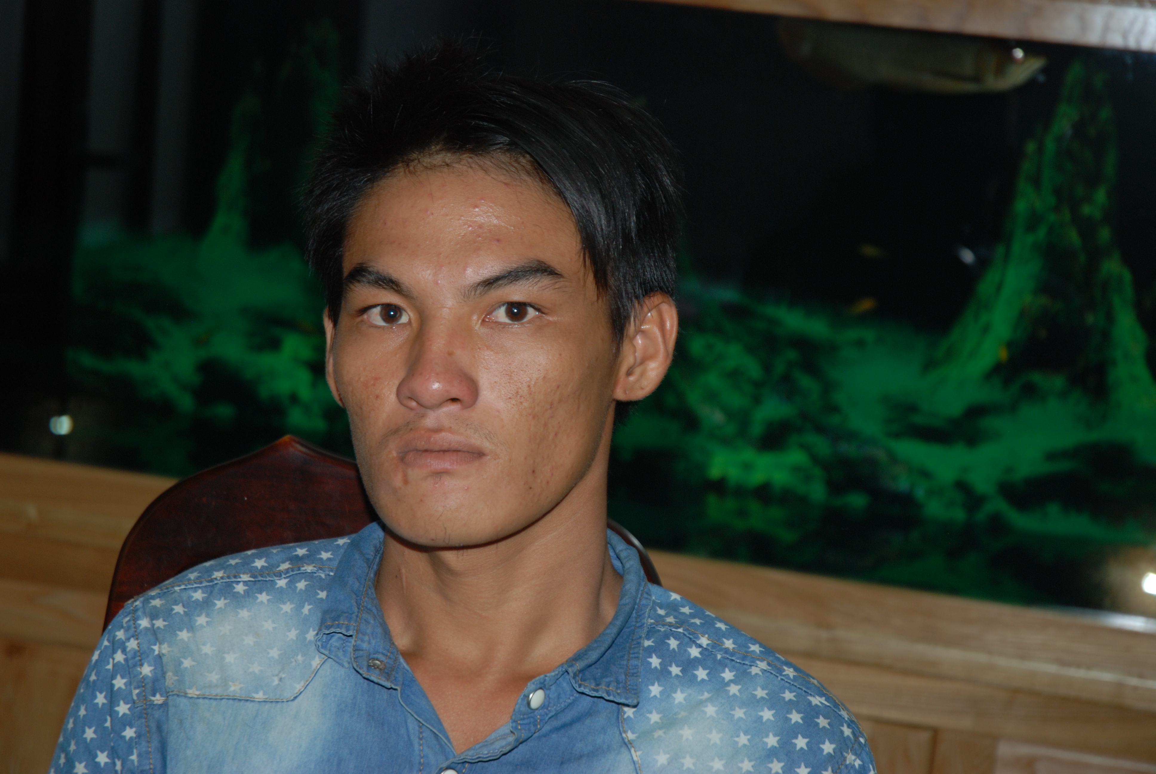Ch&ecirc; h&aacute;t dở trong qu&aacute;n nhậu, 1 người bị đ&acirc;m chết - Ảnh 1.