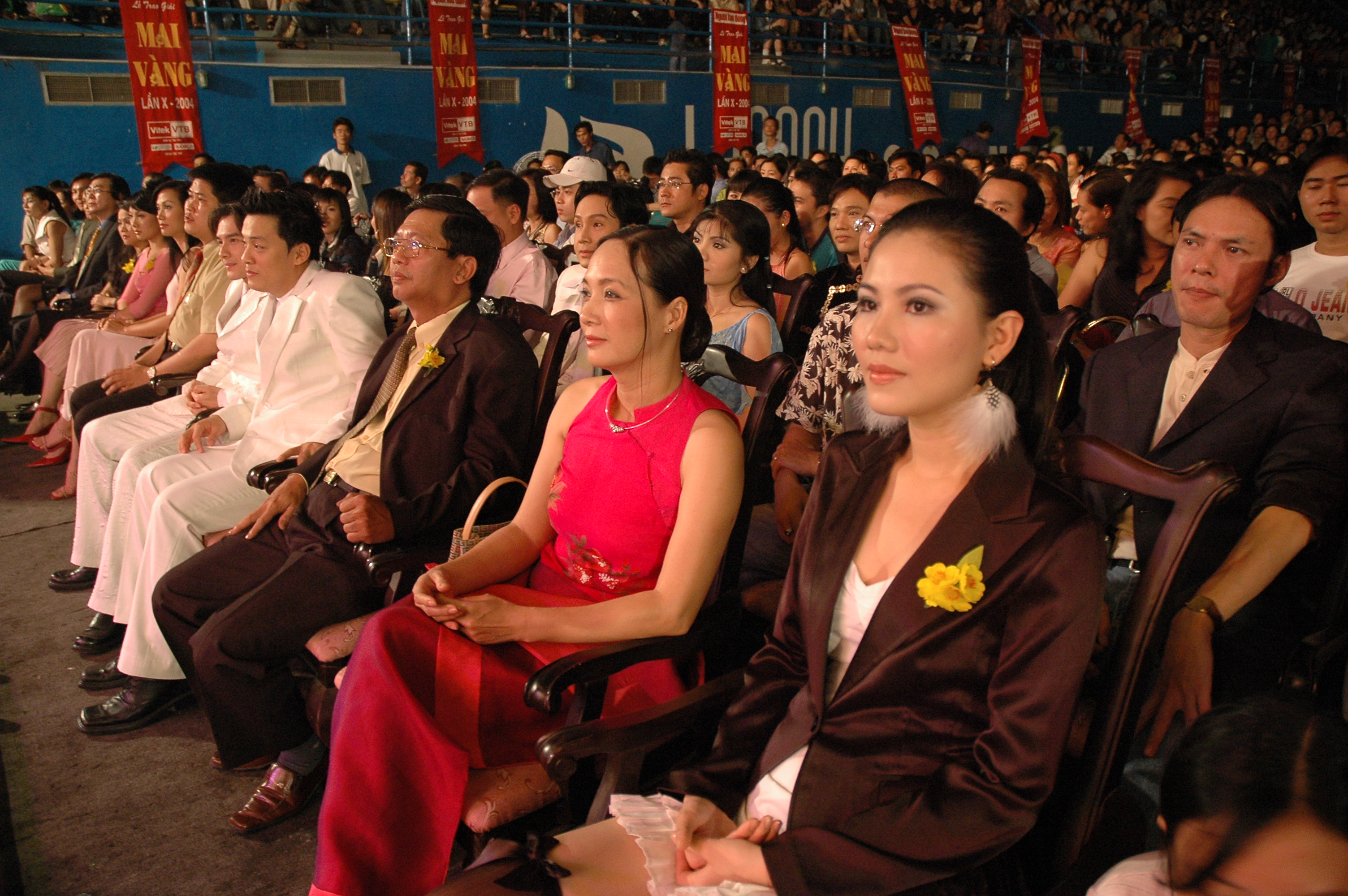 Sắc v&agrave;ng bao tr&ugrave;m Lễ trao Giải Mai V&agrave;ng lần thứ 10 - Ảnh 12.