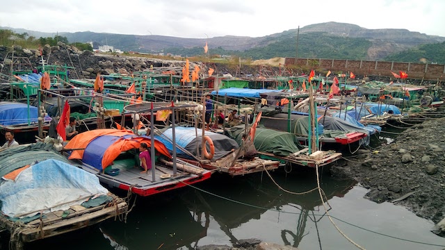Hơn 5.000 khách du lịch mắc kẹt trên các đảo ở Quảng Ninh