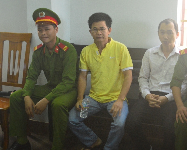Chủ facebook “chống tham nhũng” hầu tòa