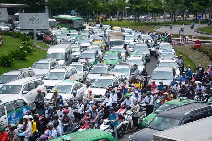 Thủ tướng l&agrave;m Trưởng Ban chỉ đạo chống &ugrave;n tắc giao th&ocirc;ng TP HCM - Ảnh 2.