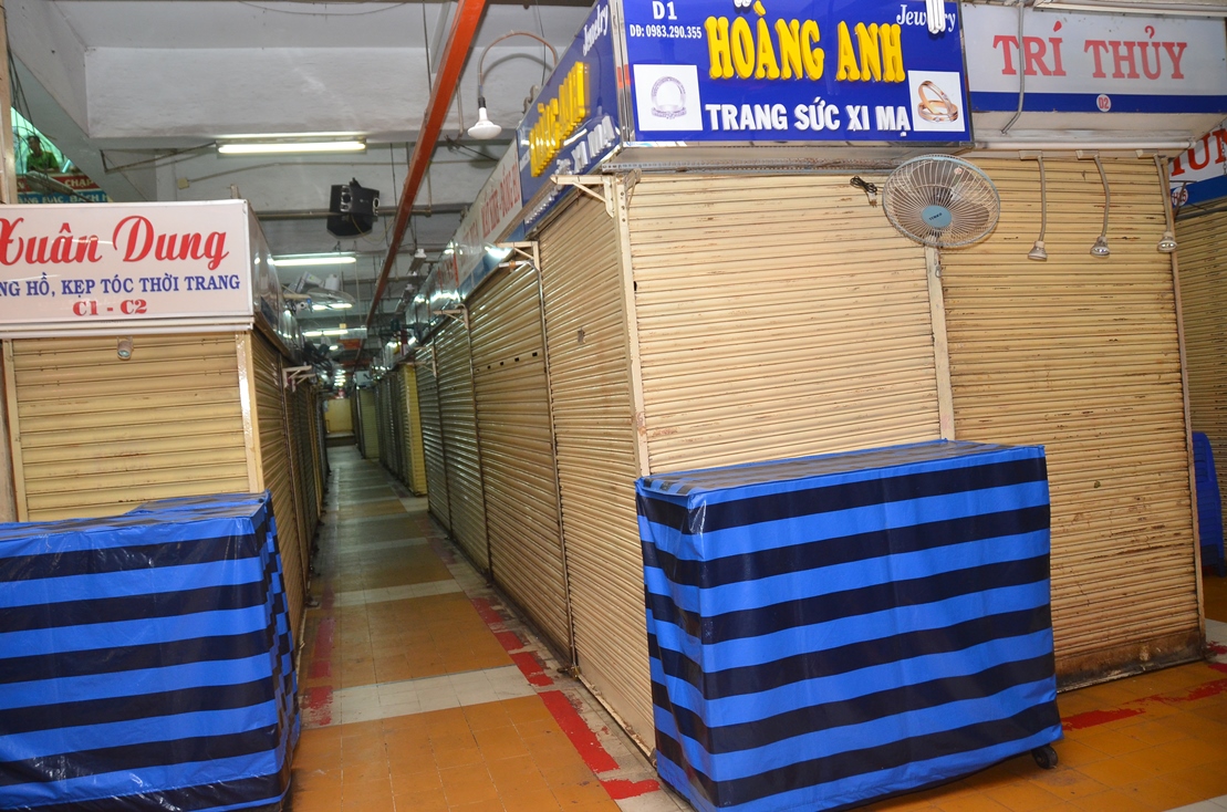 Tiểu thương chợ An Đông lại đóng cửa sạp để khiếu nại