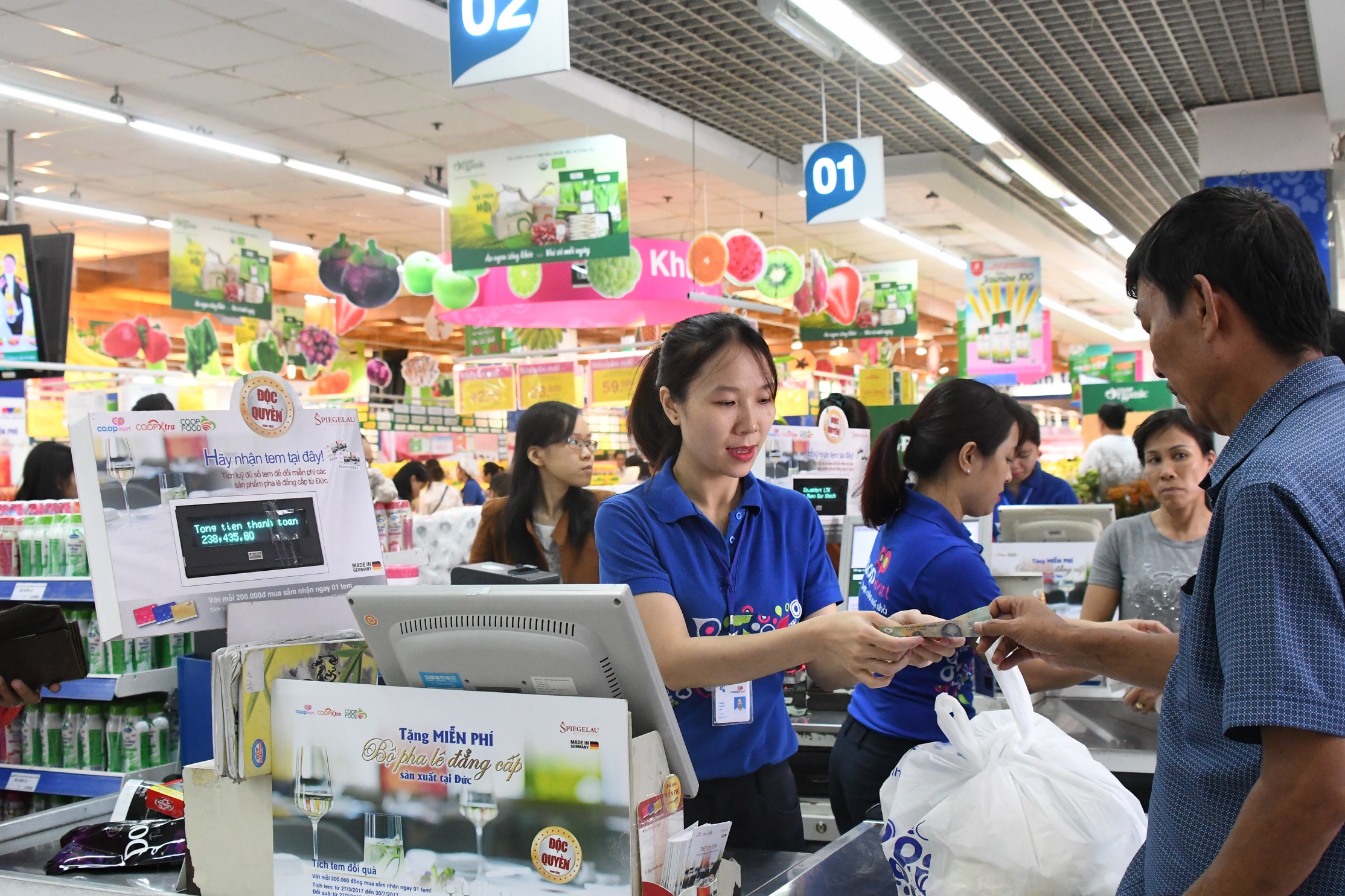 Đi siêu thị Co.opmart, càng mua nhiều càng có lợi