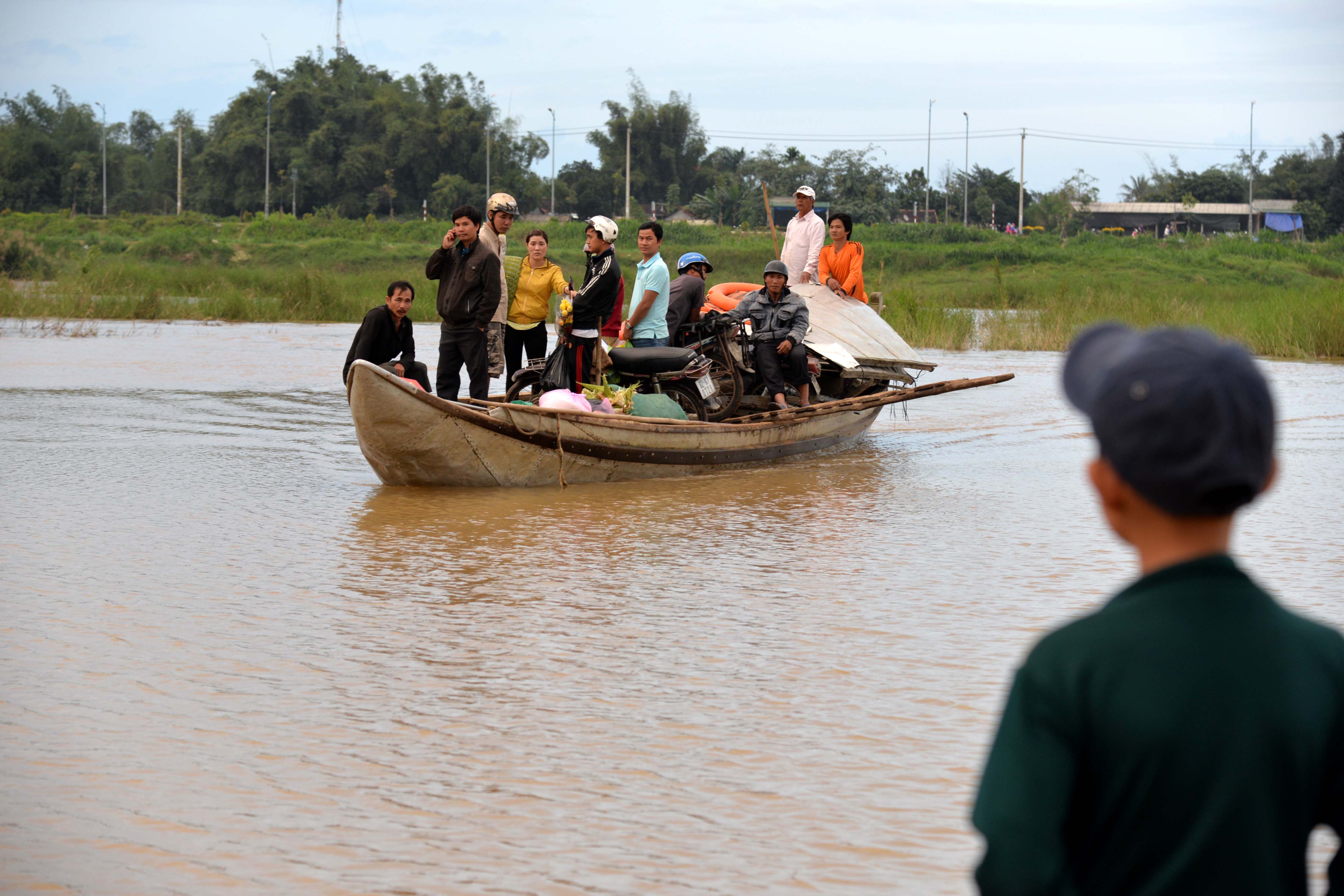Cảnh tượng chờ đ&ograve; trong những ng&agrave;y cận Tết. Ảnh: Tử Trực