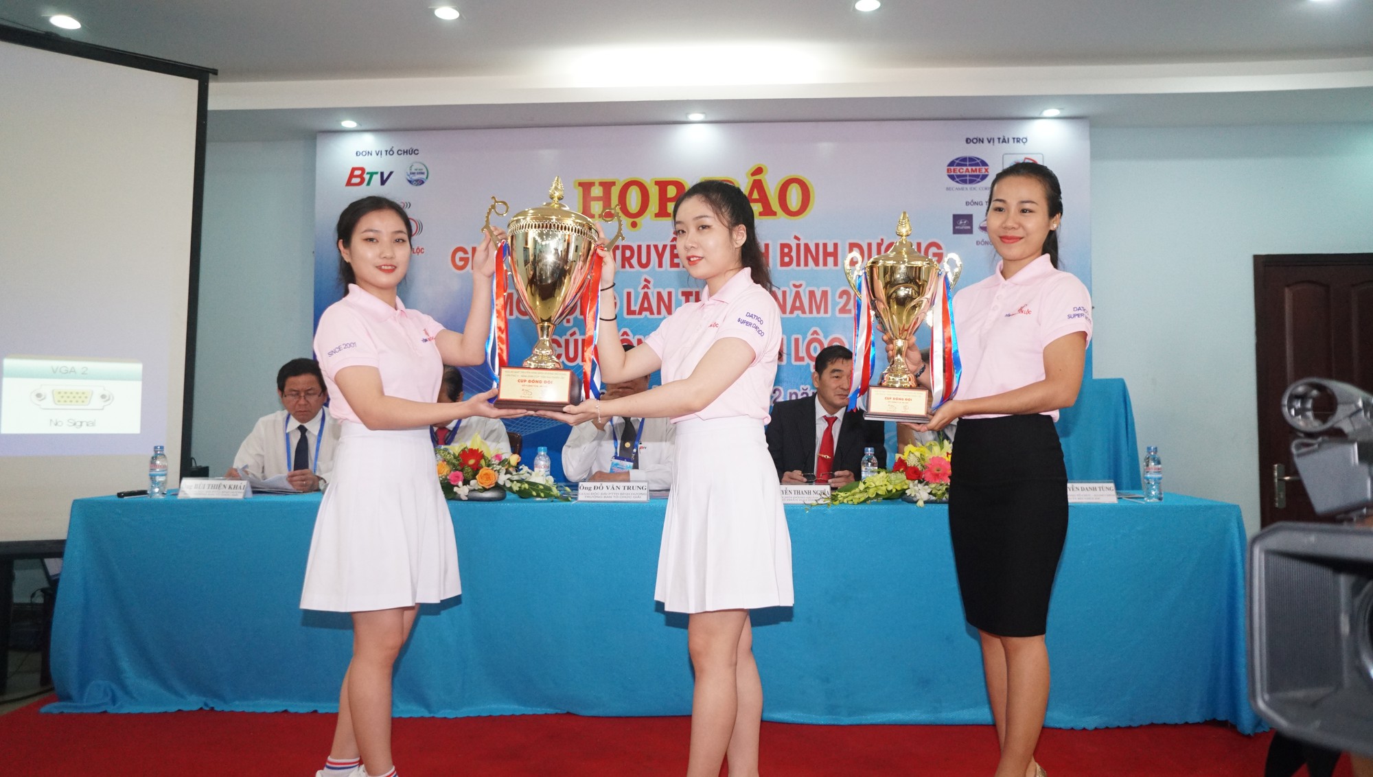 Gắn giải xe đạp phong trào với truyền thống cách mạng