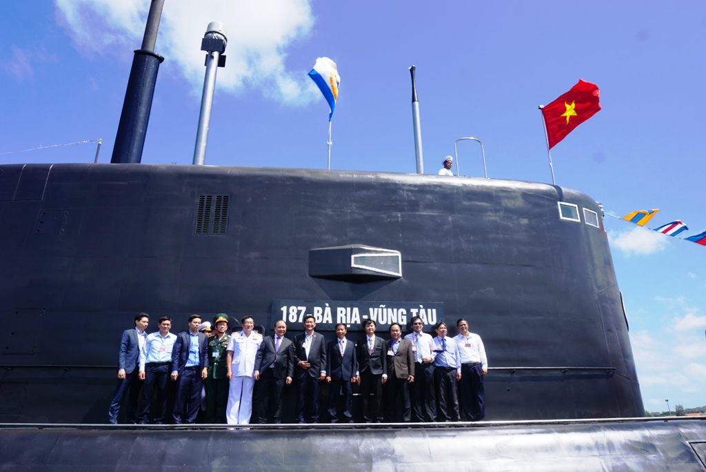 
Thủ tướng Nguyễn Xu&acirc;n Ph&uacute;c tham gia lễ thượng cờ 2 t&agrave;u ngầm Đ&agrave; Nẵng v&agrave; B&agrave; Rịa Vũng T&agrave;u v&agrave;o s&aacute;ng 28-2
