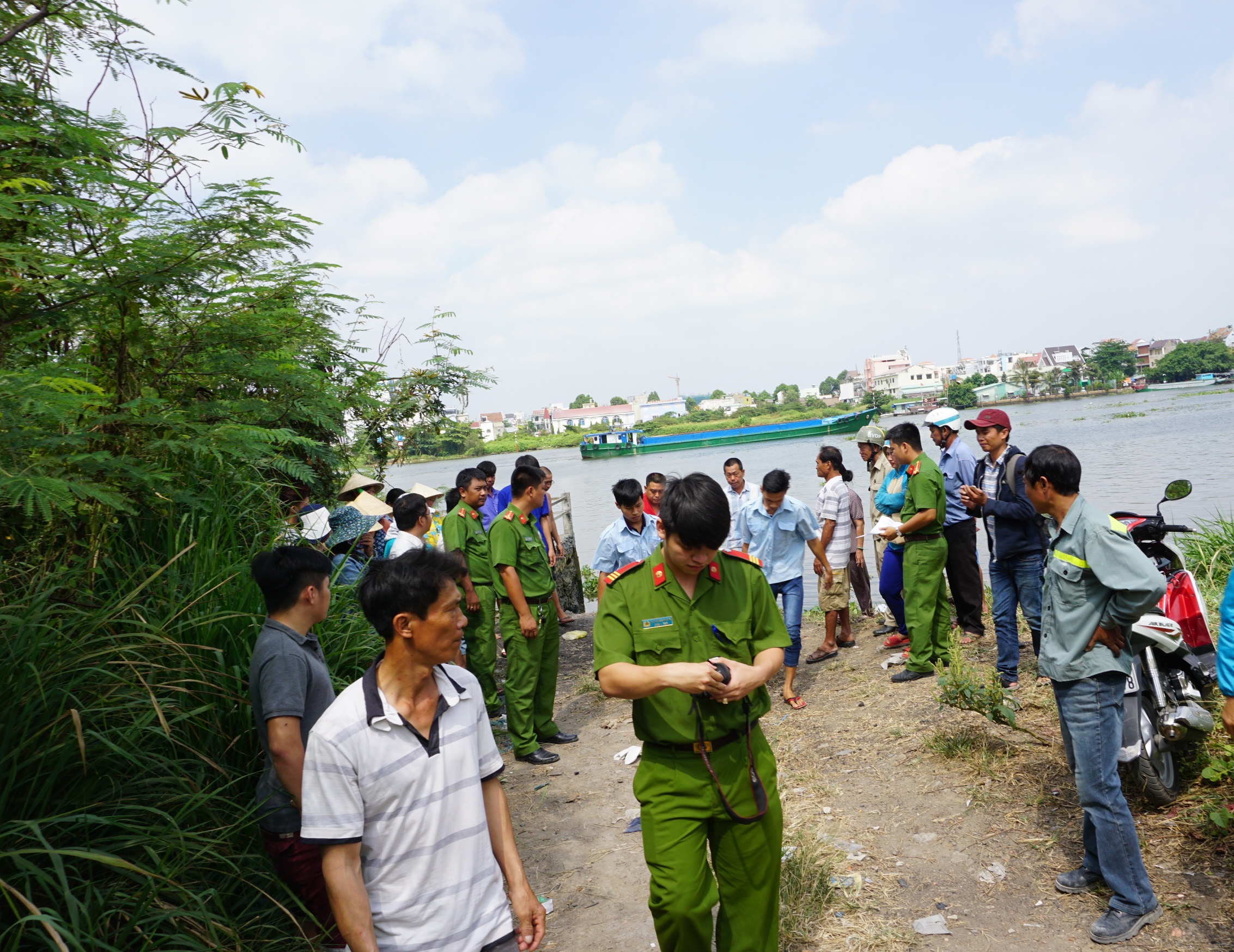 Tìm được thi thể bé trai 11 tuổi trên sông Sài Gòn