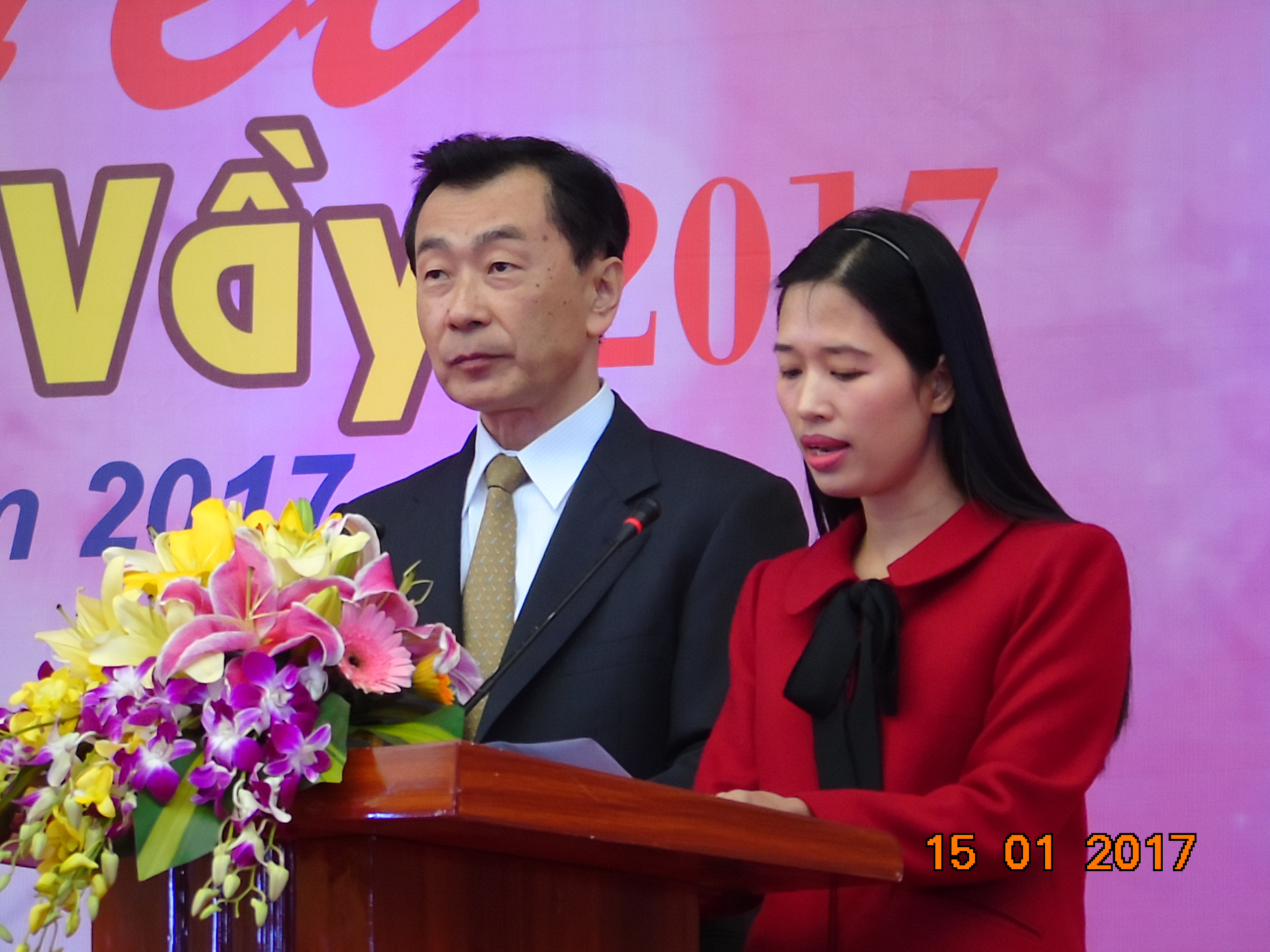Ông Kitajima-Tổng giám đốc Cty Swcc Showa Việt Nam (trái ảnh)