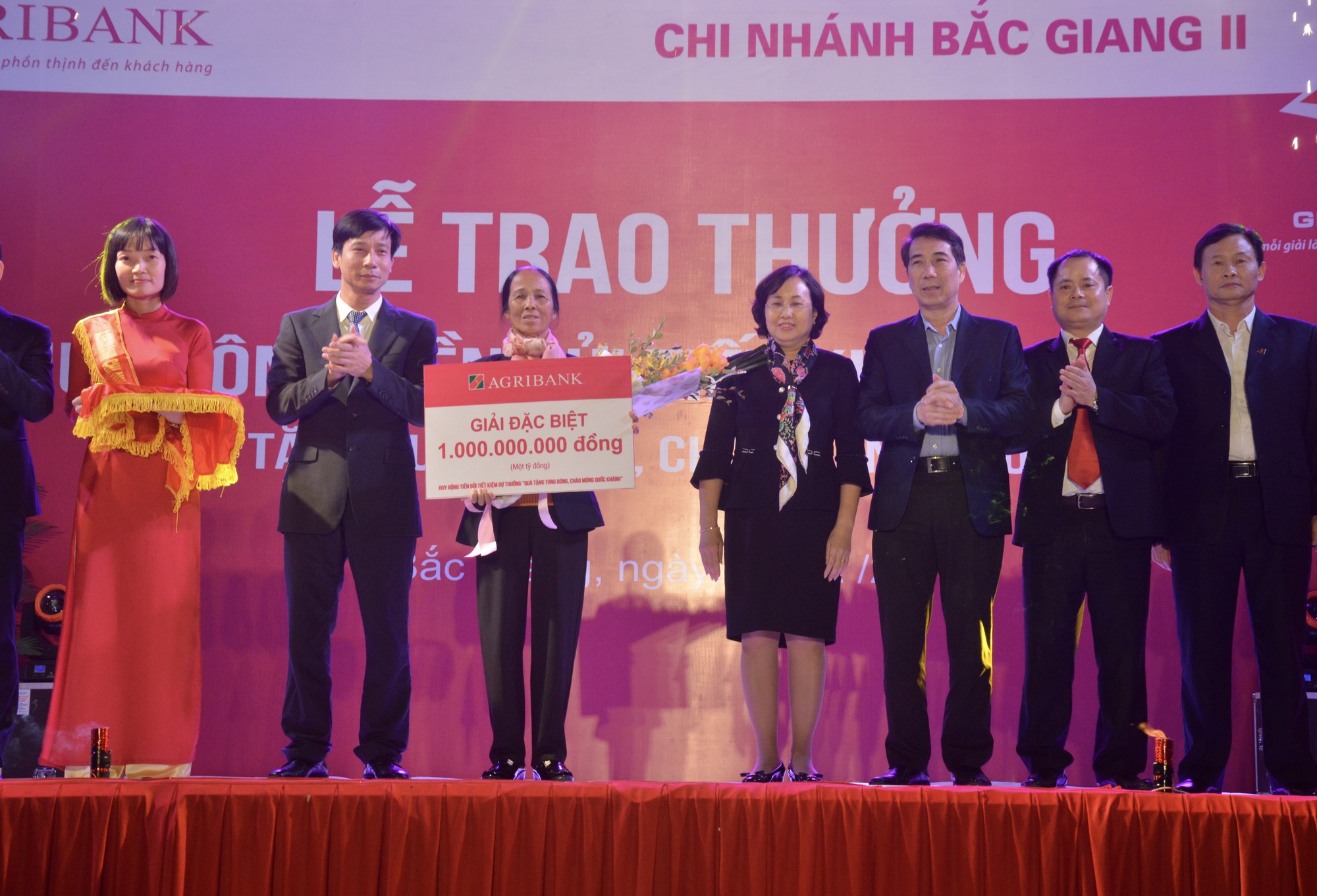 Khách hàng thứ hai trúng thưởng sổ tiết kiệm linh hoạt trị giá 1 tỉ đồng của Agribank