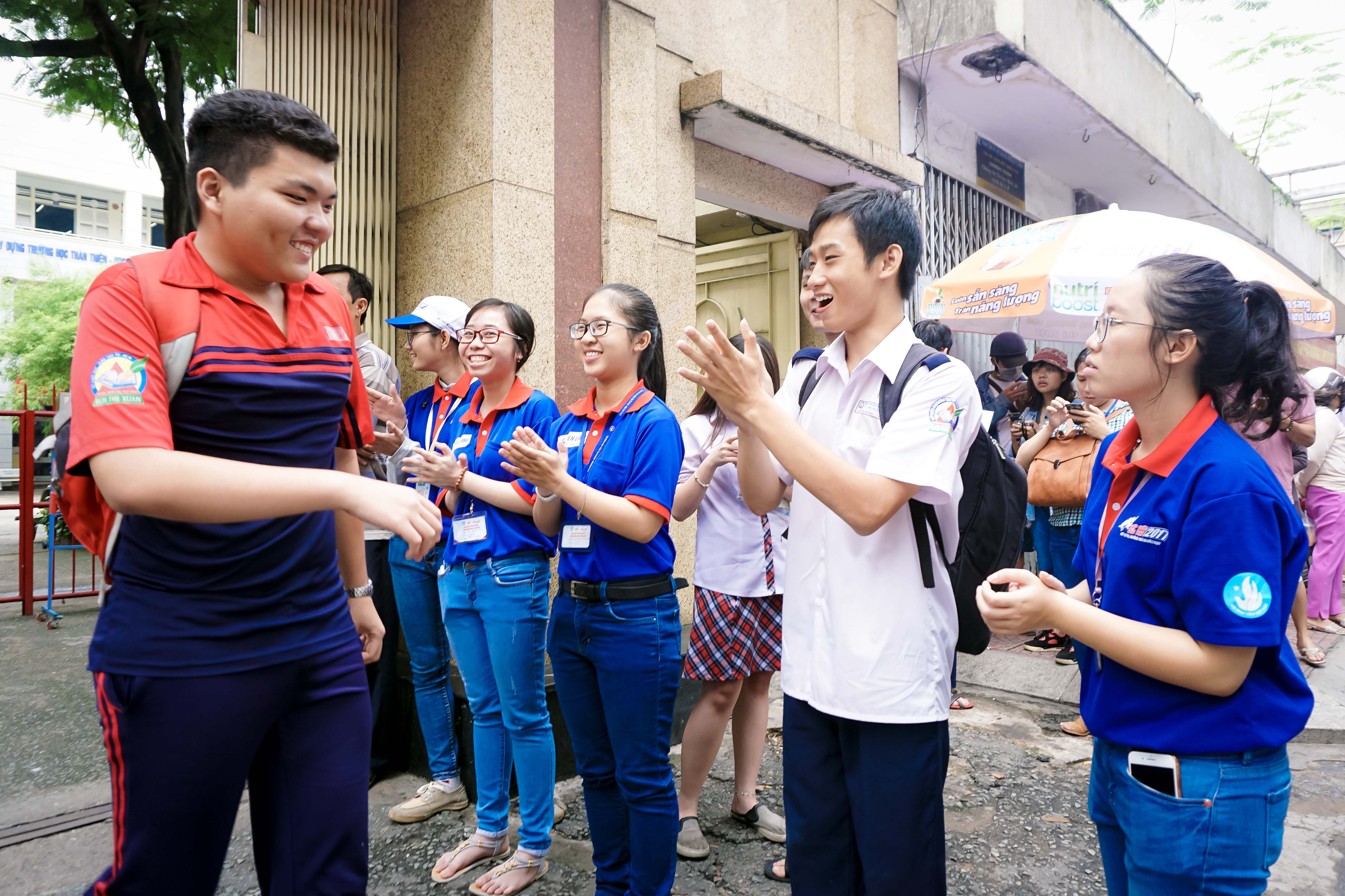 Chùm ảnh: Rạng rỡ sau môn thi đầu tiên