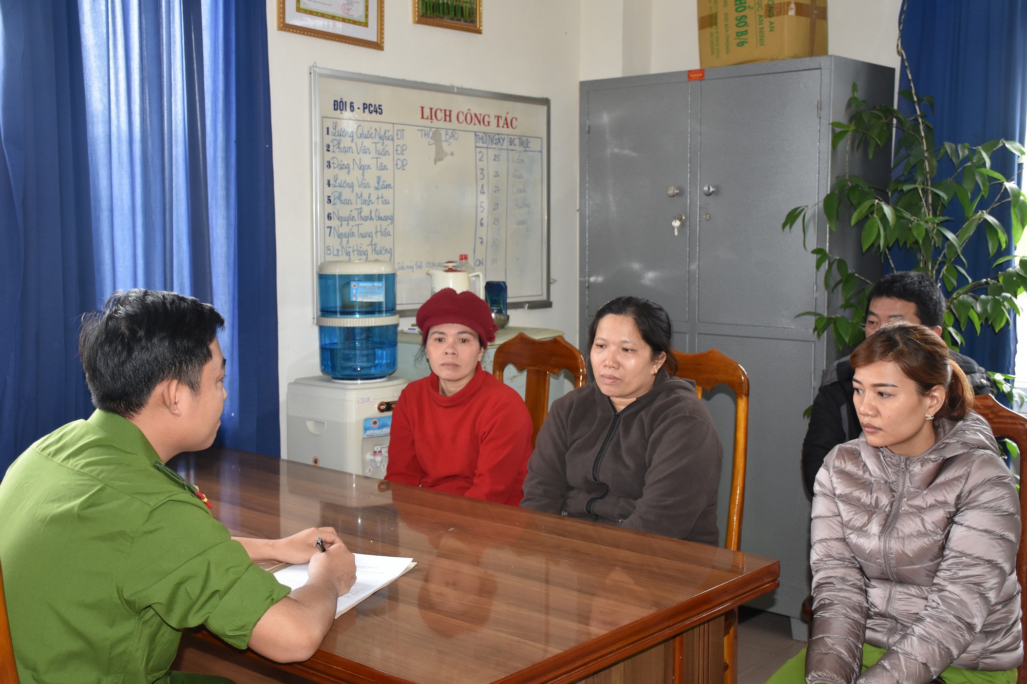 Tạm giữ nhóm phụ nữ nhận ghi số đề 3 tỉ đồng mỗi tháng