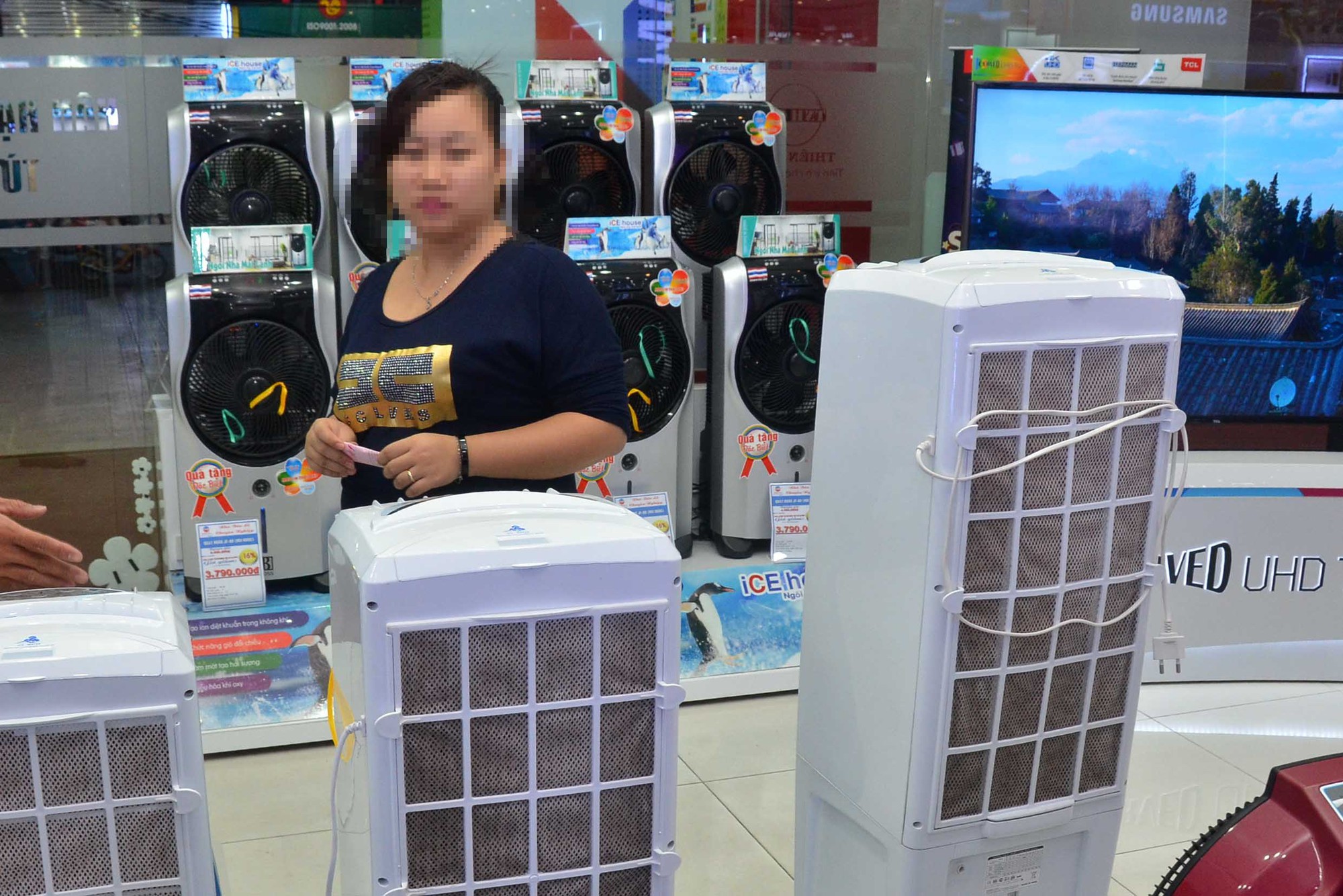 Mua hàng điện máy bị hành "lên bờ, xuống ruộng"