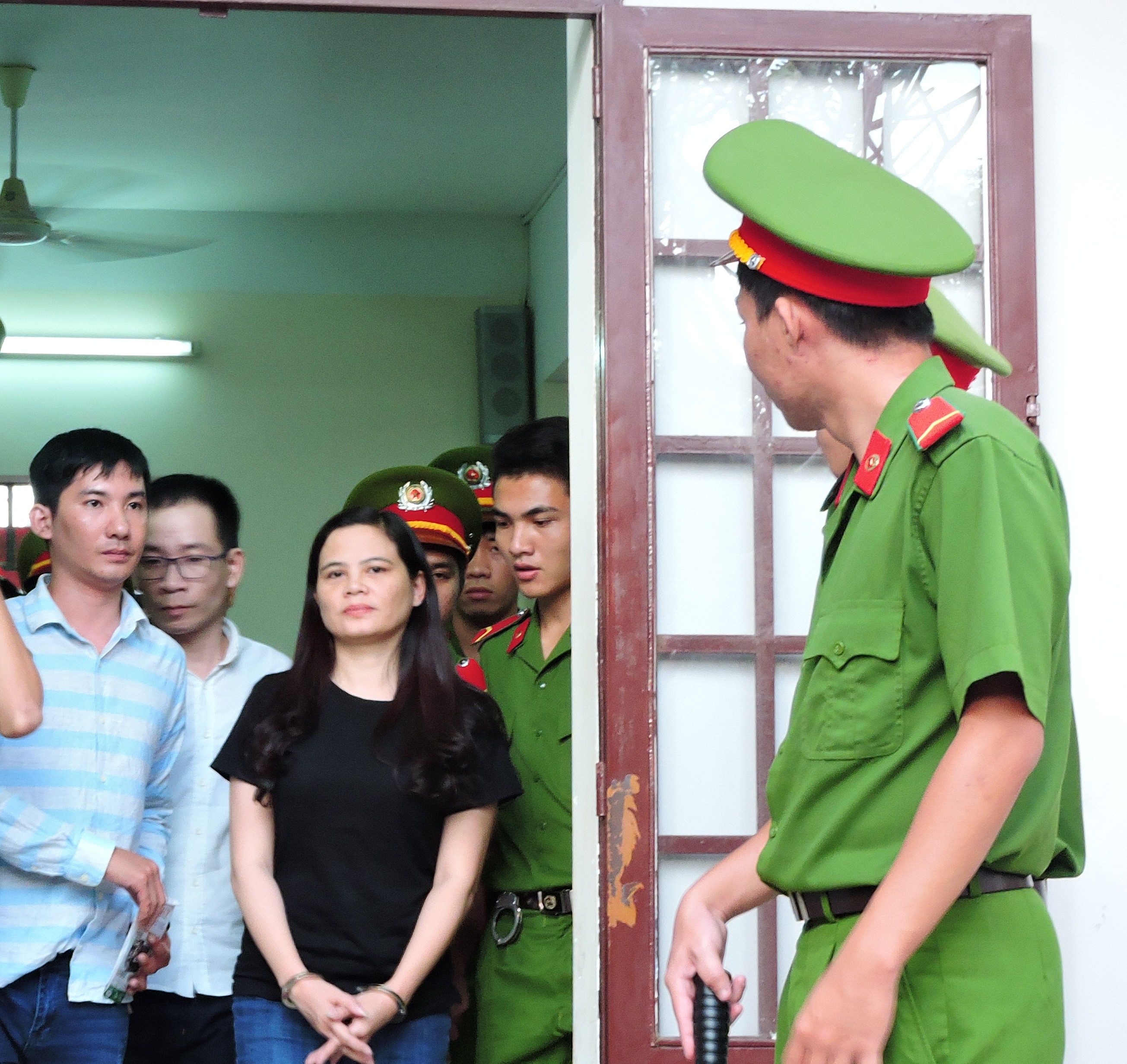 Tuyên án vụ thuê đàn em giết người tình bằng súng