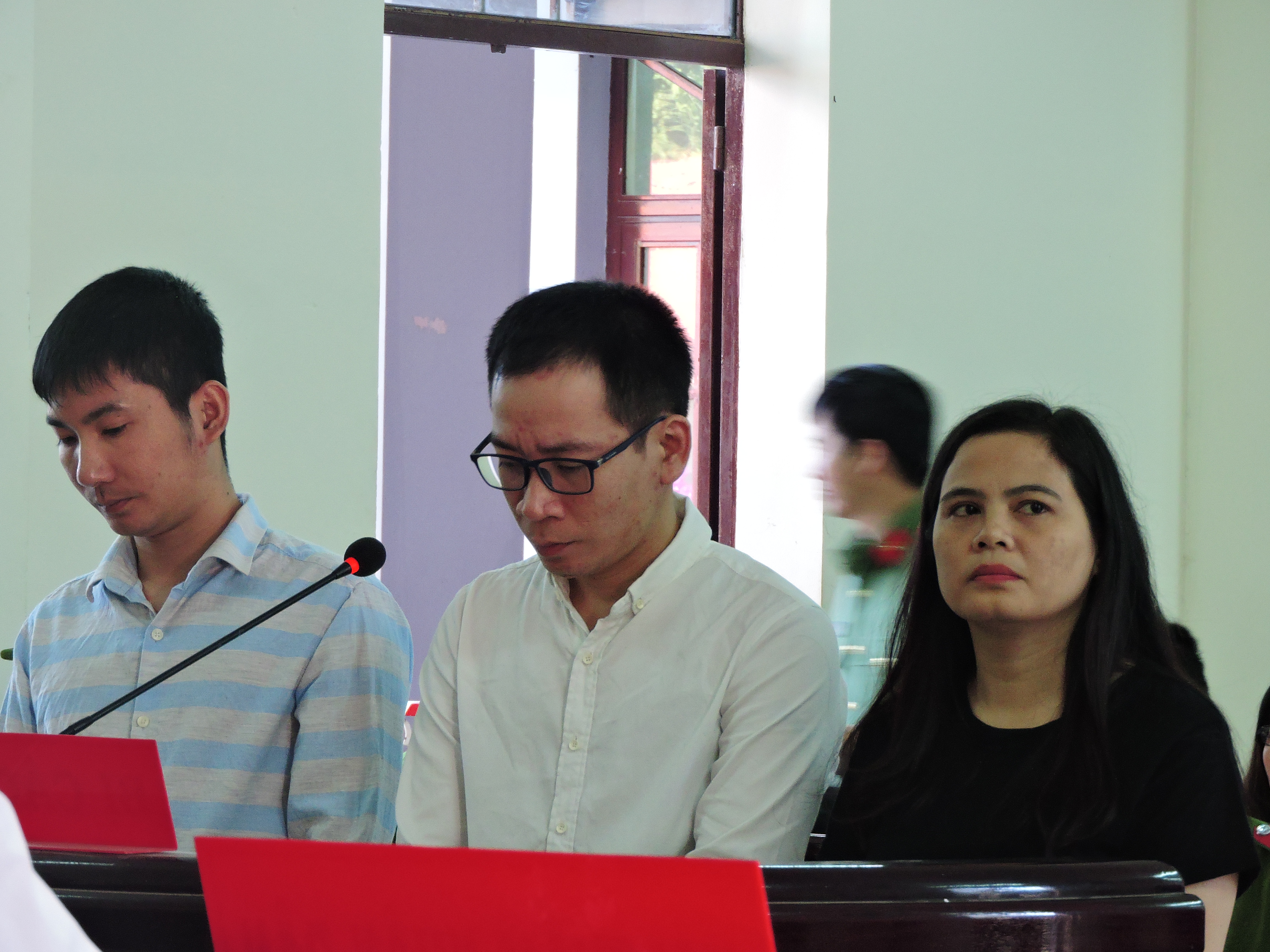 Đang xử người đàn bà "dạy" người tình bằng súng