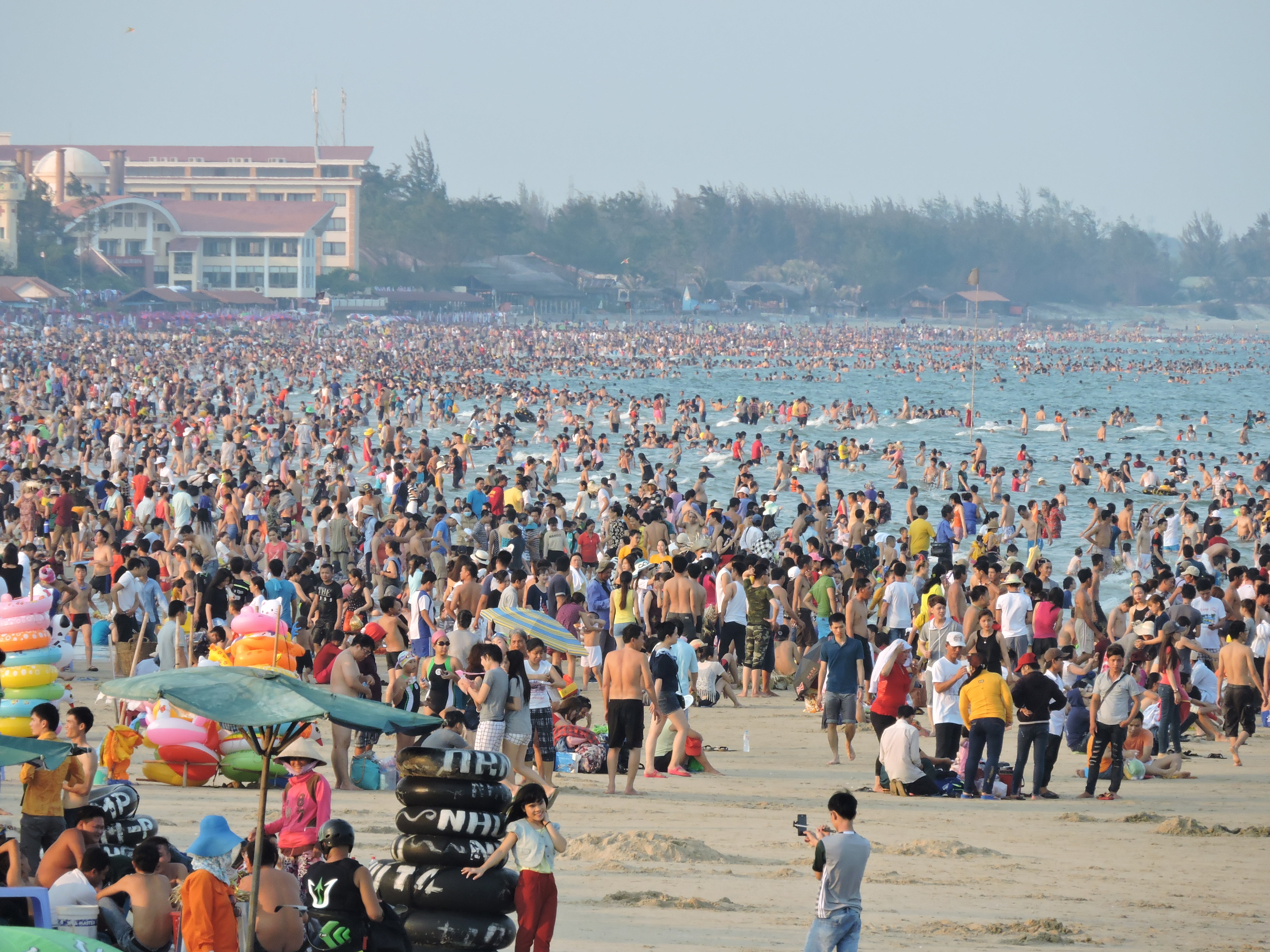 Vũng Tàu: Giá phòng tăng gấp đôi, khách sạn kín chỗ
