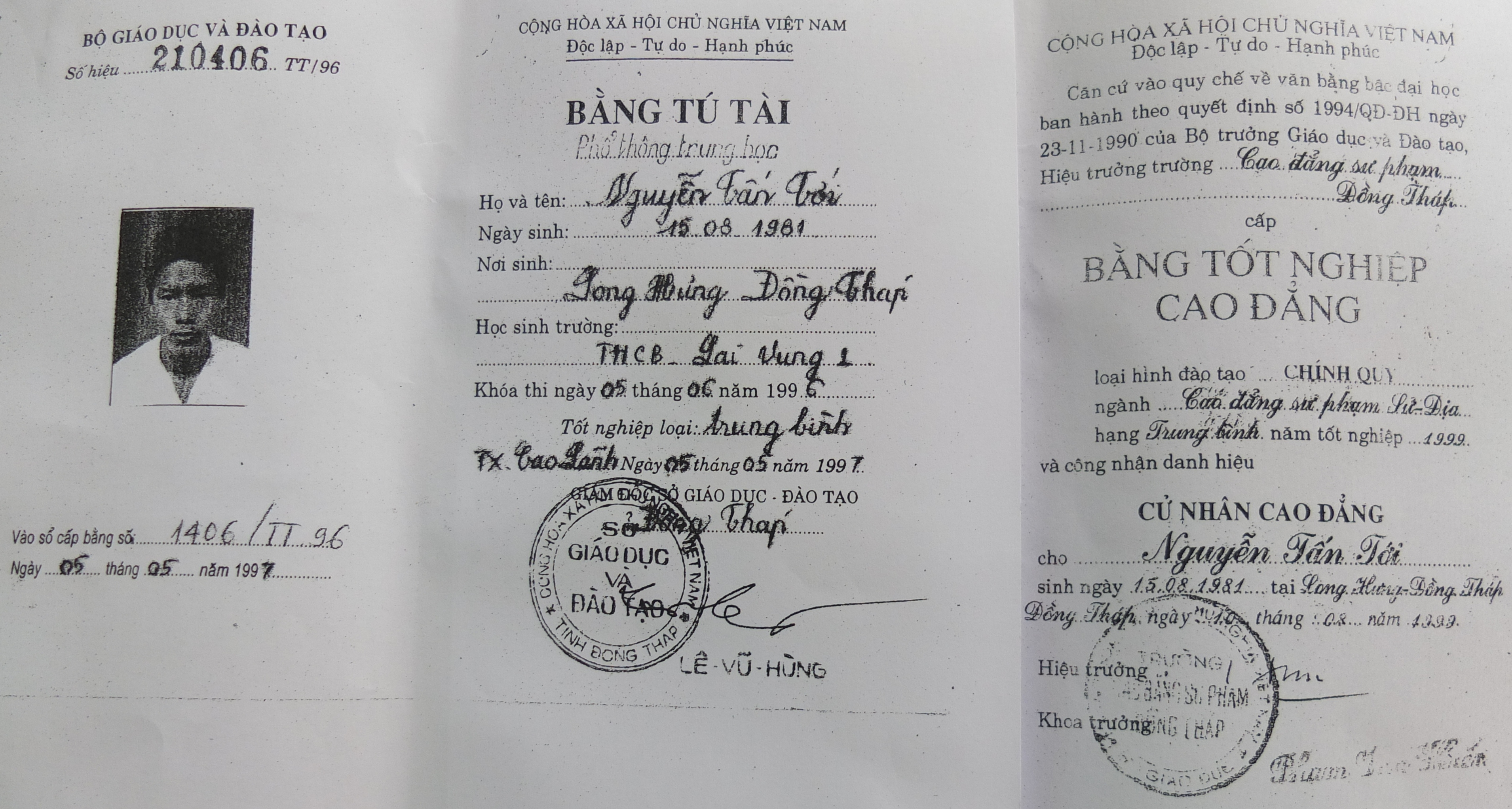 
C&aacute;c giấy tờ, bằng cấp đều thể hiện thầy Tới học... trước tuổi

