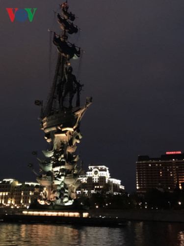 Những t&ograve;a nh&agrave; lộng lẫy soi b&oacute;ng tr&ecirc;n d&ograve;ng s&ocirc;ng Moskva - Ảnh 10.