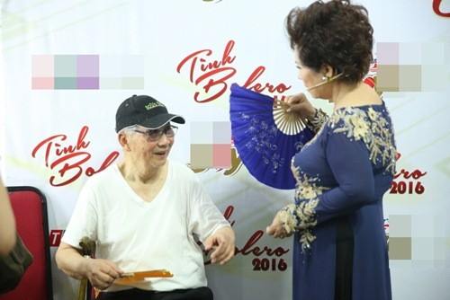 Ca sĩ Phương Dung về &Uacute;c chịu tang chồng - Ảnh 1.
