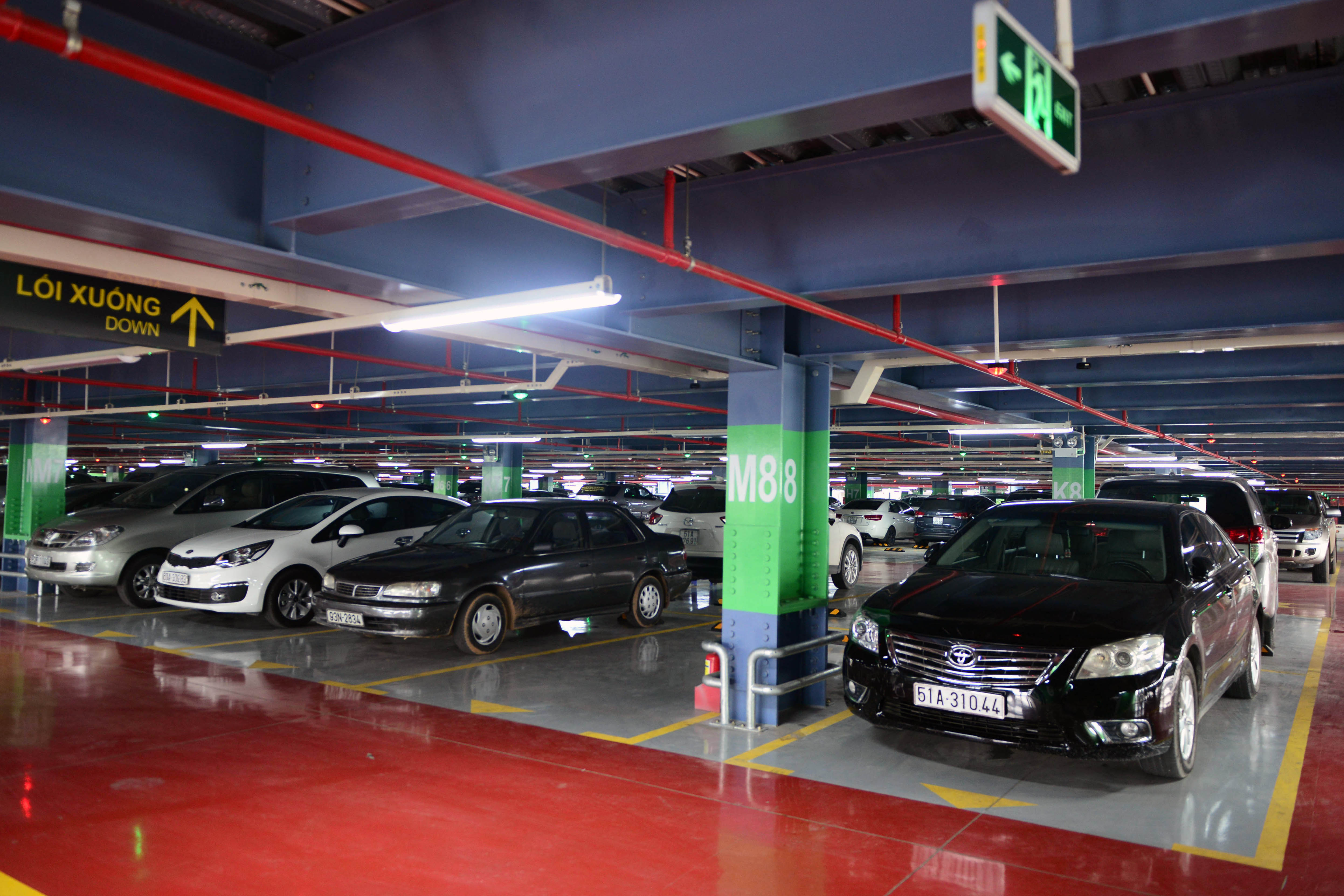 
B&atilde;i đậu xe ở s&acirc;n bay T&acirc;n Sơn Nhất vừa được đưa v&agrave;o sử dụngẢnh: Ho&agrave;ng Triều
