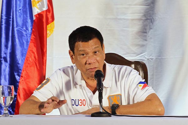 Ông Duterte bị nhắc về nhiệm vụ bảo vệ chủ quyền lãnh thổ