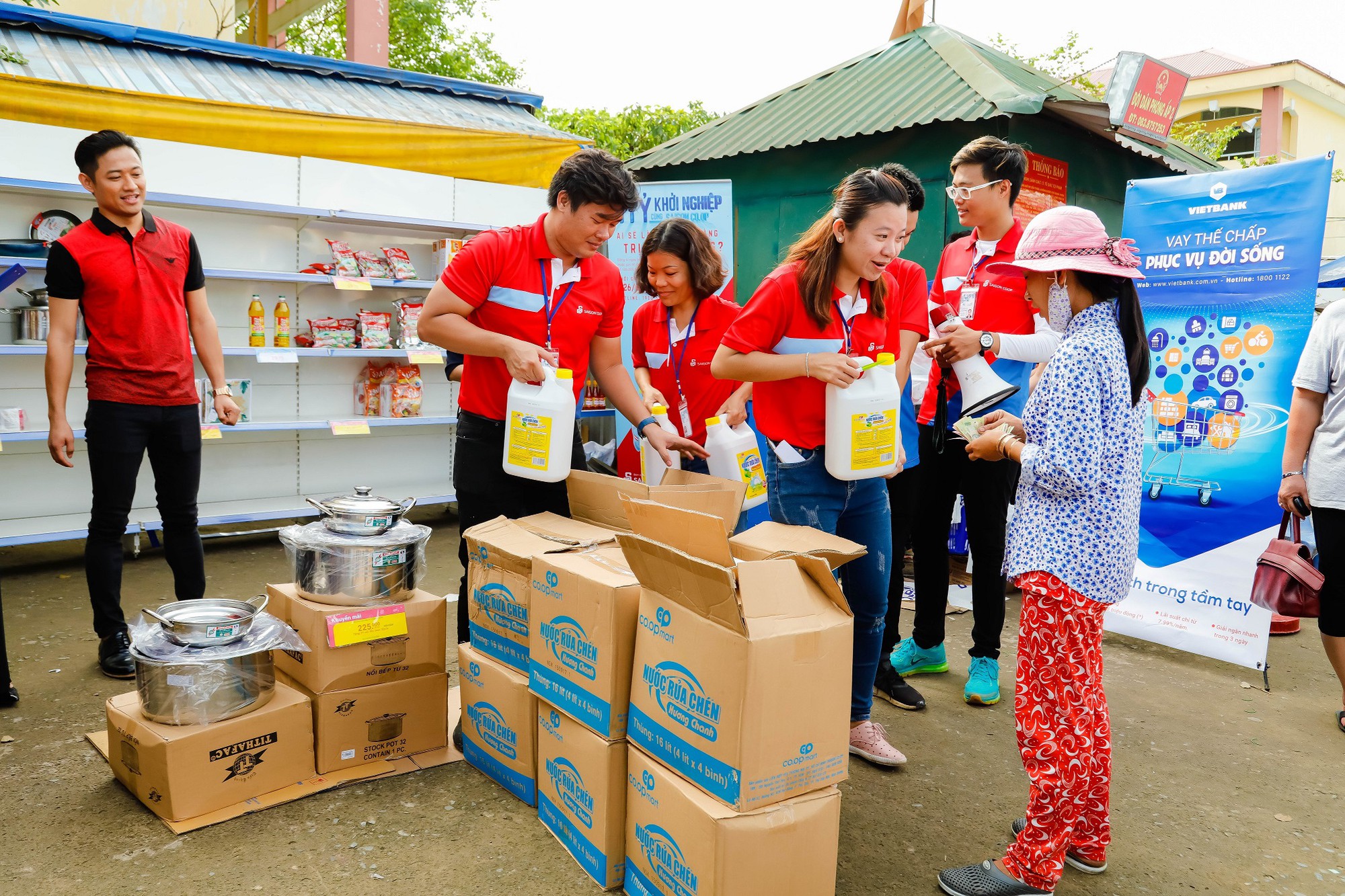 Chạy đua b&aacute;n h&agrave;ng lưu động trong &ldquo;1 TỶ khởi nghiệp c&ugrave;ng Saigon Co.op&rdquo; - Ảnh 2.