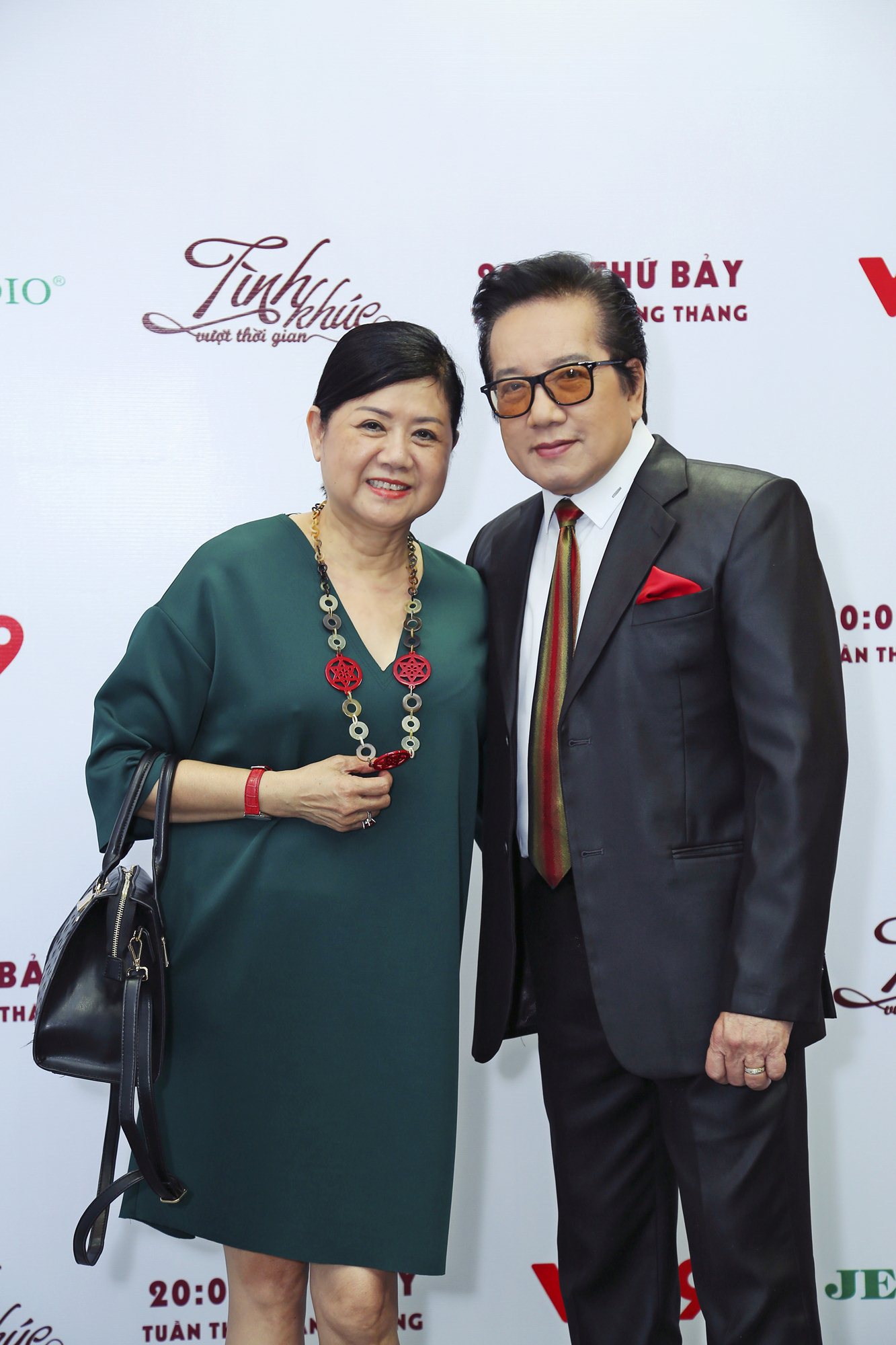 Vợ chồng ca sĩ Elvis Phương