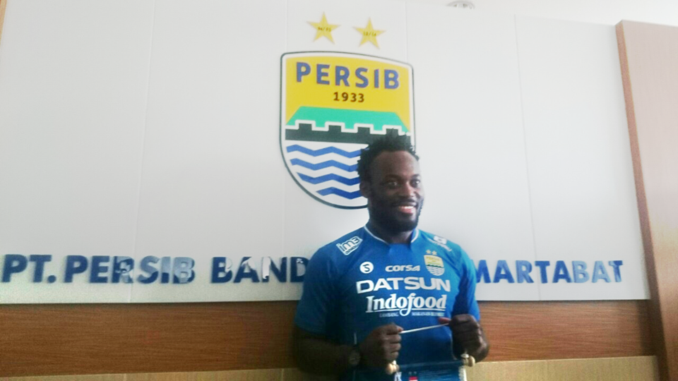 Essien bất ngờ khoác áo CLB nhà giàu Indonesia