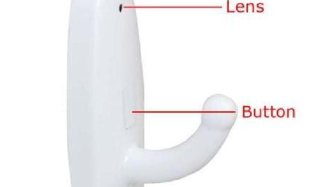 Rộ nạn quay lén bằng "móc nhựa" trong nhà vệ sinh công cộng