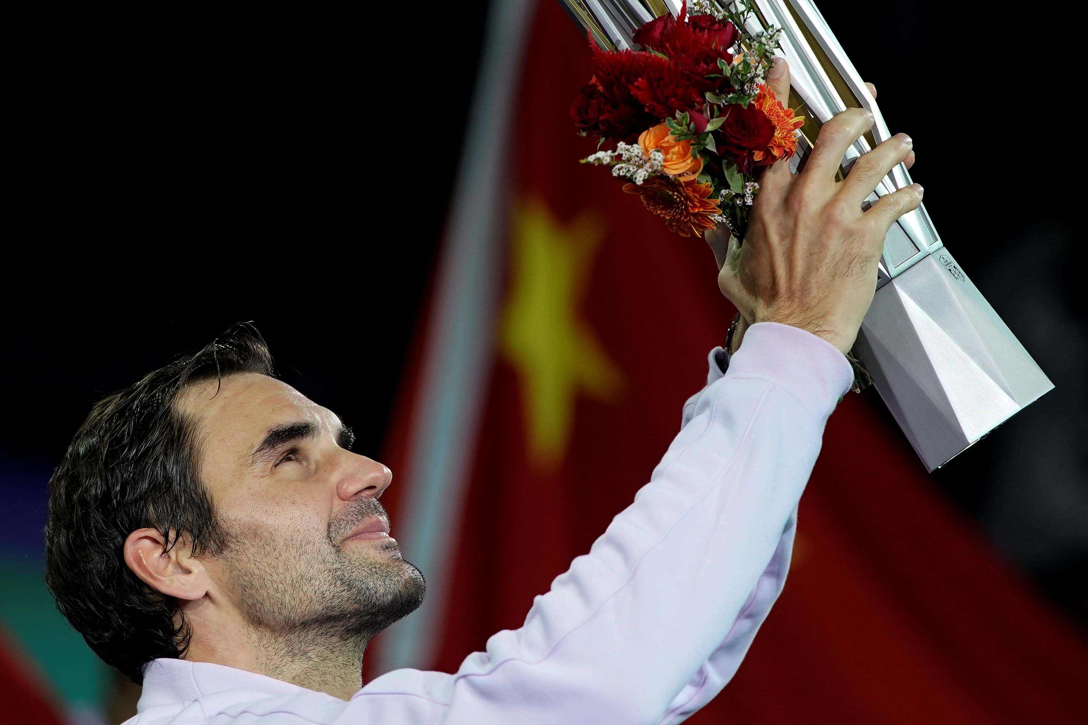 Vô địch Thượng Hải Masters, Federer thật "già mà gân"!