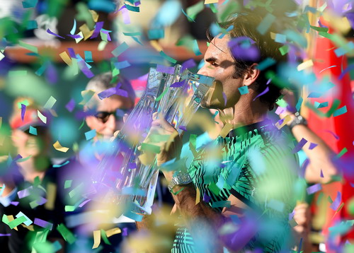 Chiếc cúp vô địch thứ 5 của Federer tại Indian Wells Masters