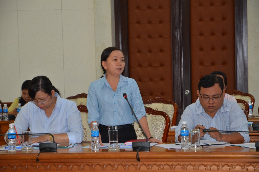 
Đại biểu ph&aacute;t biểu tại buổi l&agrave;m việc s&aacute;ng 10-3
