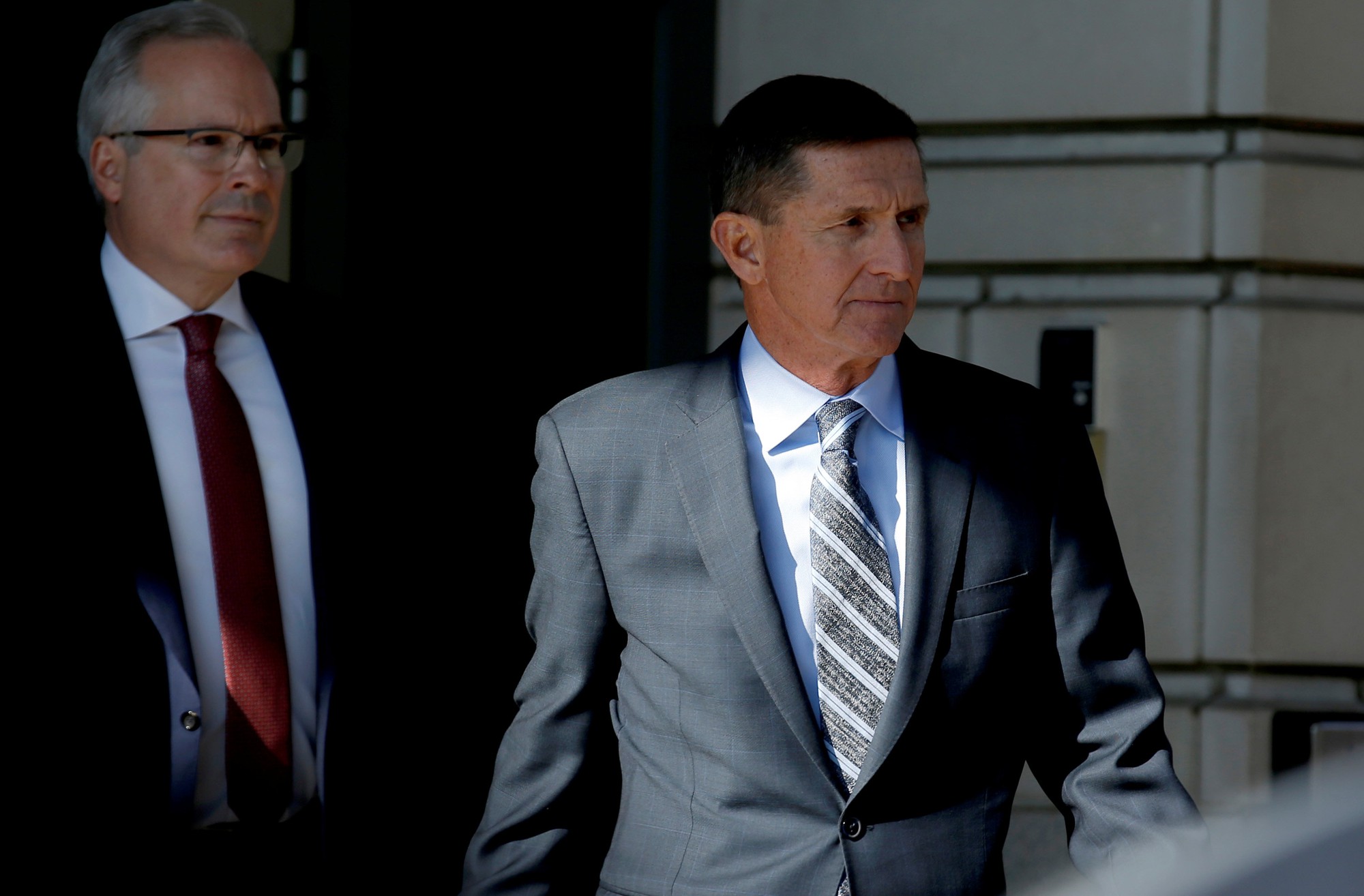 "Con cá lớn" Flynn sa lưới, ông Trump bị ảnh hưởng ra sao?