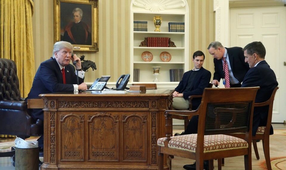 Con c&aacute; lớn Flynn sa lưới, &ocirc;ng Trump bị ảnh hưởng ra sao? - Ảnh 2.