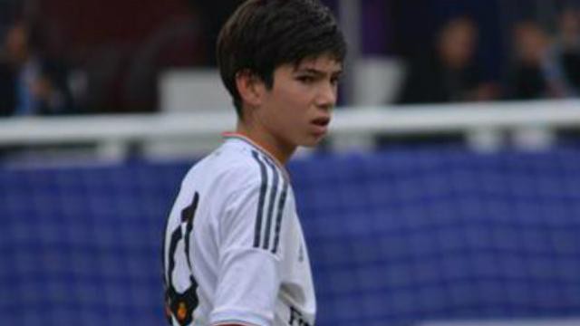 Xem si&ecirc;u phẩm s&uacute;t xa của con trai Zidane - Ảnh 1.